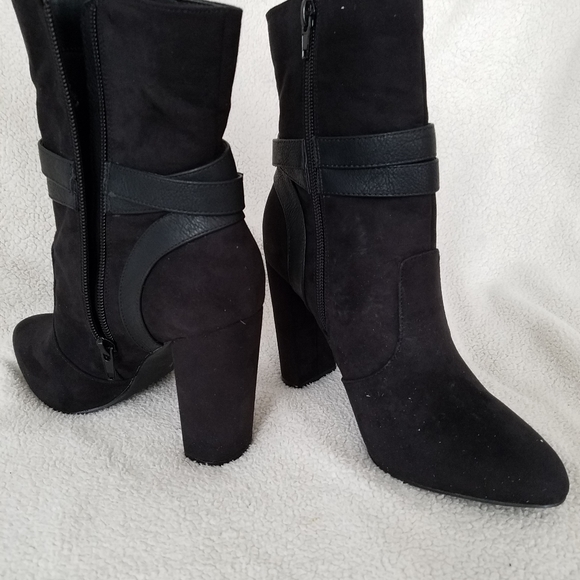 Boots - Picture 2 of 5